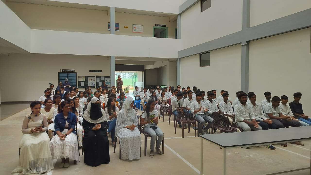 Seminar on the latest pharmaceutical technologies hosted by Vidya Siri College of Pharmacy.